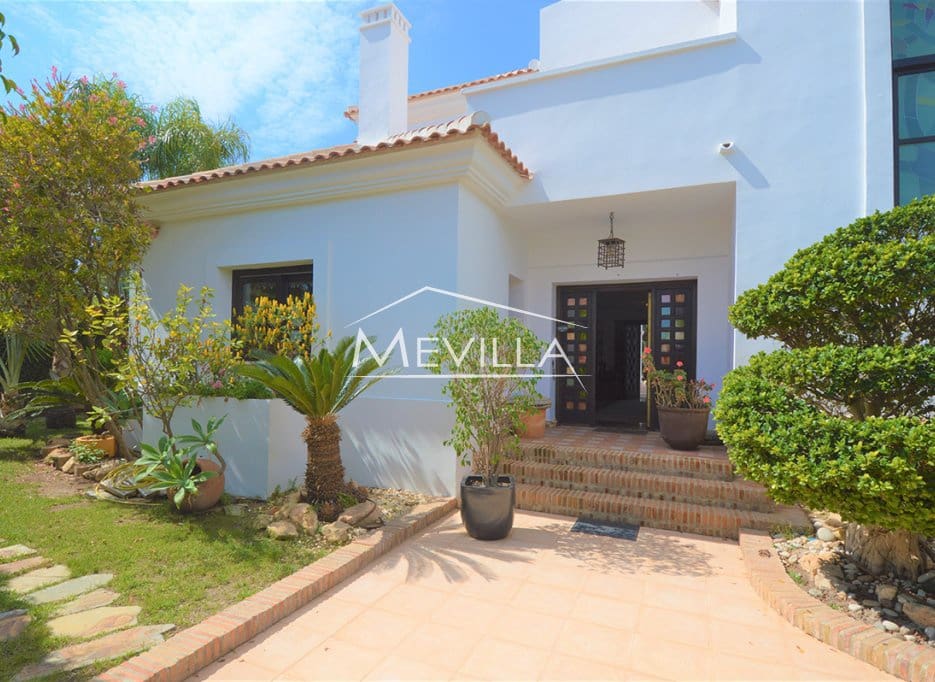 4 bedroom Villa for sale in Cabo Roig with pool garage - € 2,350,000 (Ref: 9184295)