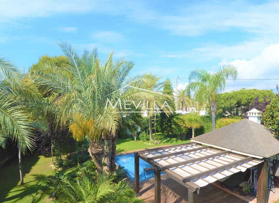 4 bedroom Villa for sale in Cabo Roig with pool garage - € 2,350,000 (Ref: 9184295)