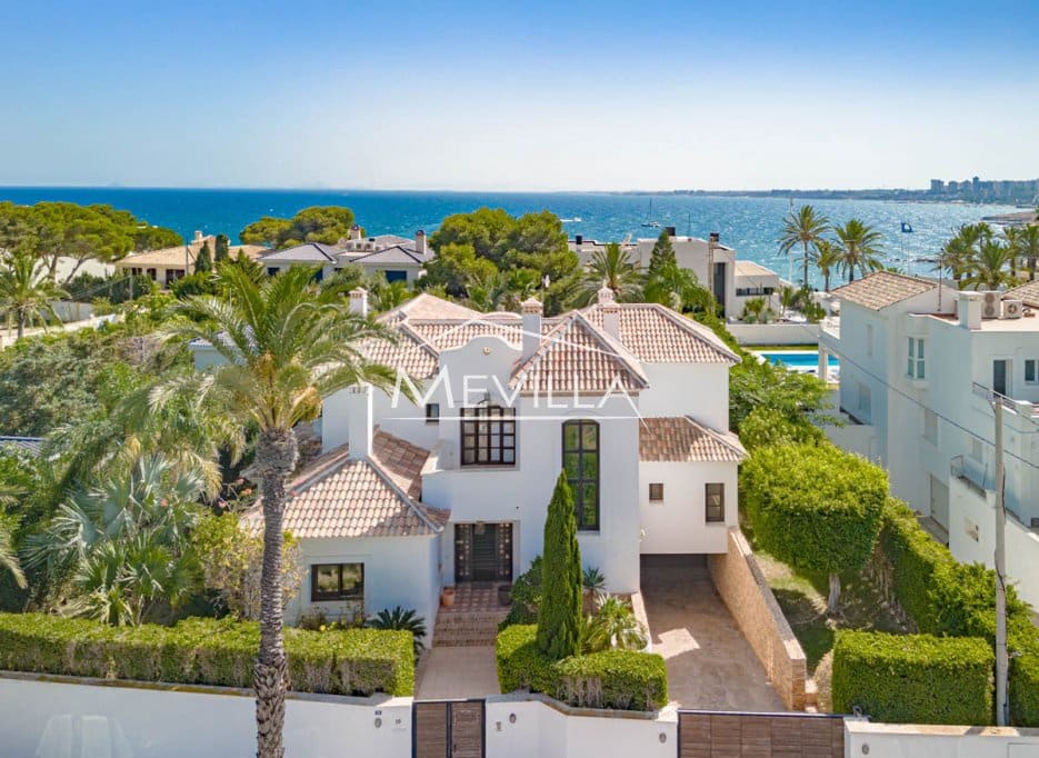 4 bedroom Villa for sale in Cabo Roig with pool garage - € 2,100,000 (Ref: 9184295)