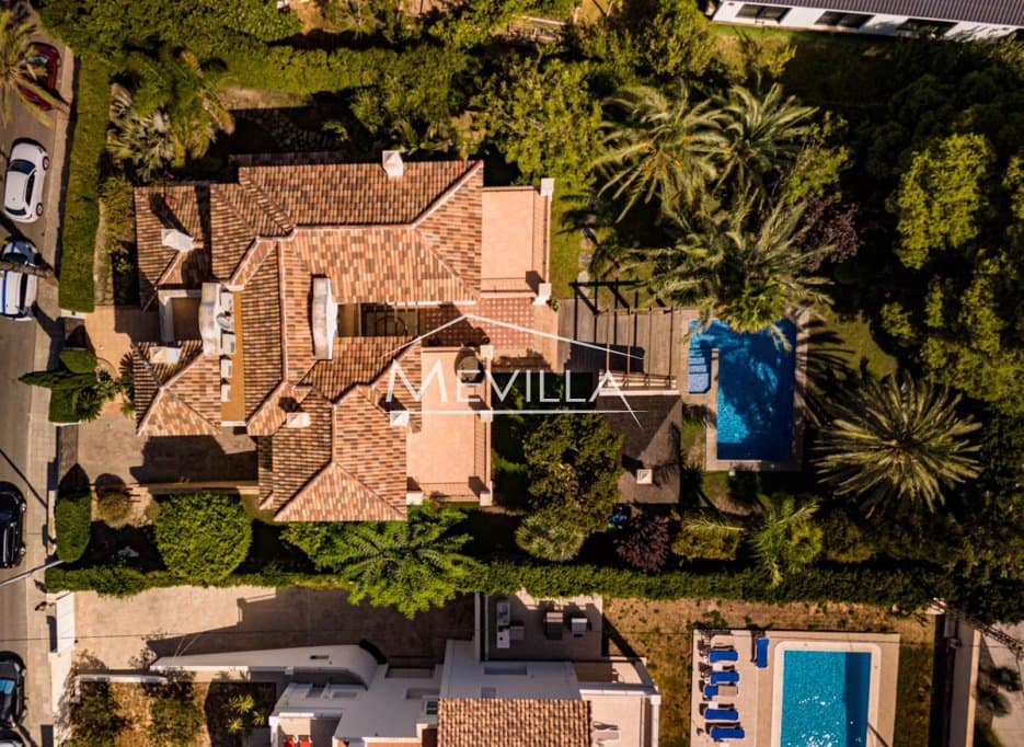4 bedroom Villa for sale in Cabo Roig with pool garage - € 2,100,000 (Ref: 9184295)