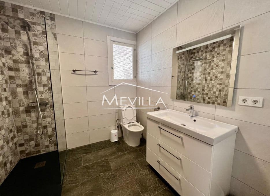 4 Zimmer Villa zu verkaufen in Campoamor mit Pool Garage - 775.000 € (Ref: 9207482)