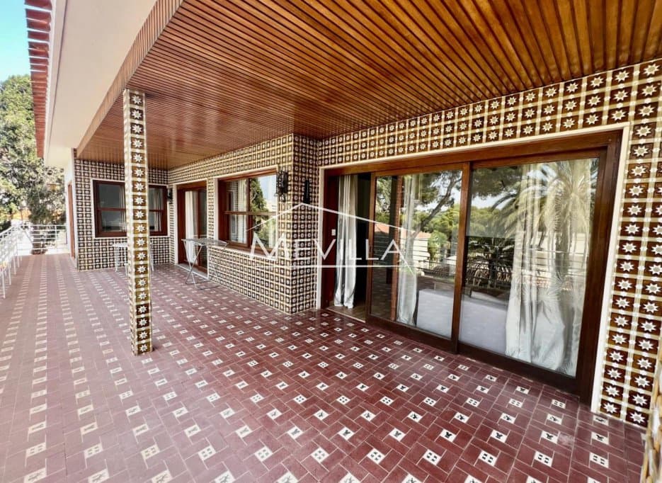 4 Zimmer Villa zu verkaufen in Campoamor mit Pool Garage - 775.000 € (Ref: 9207482)