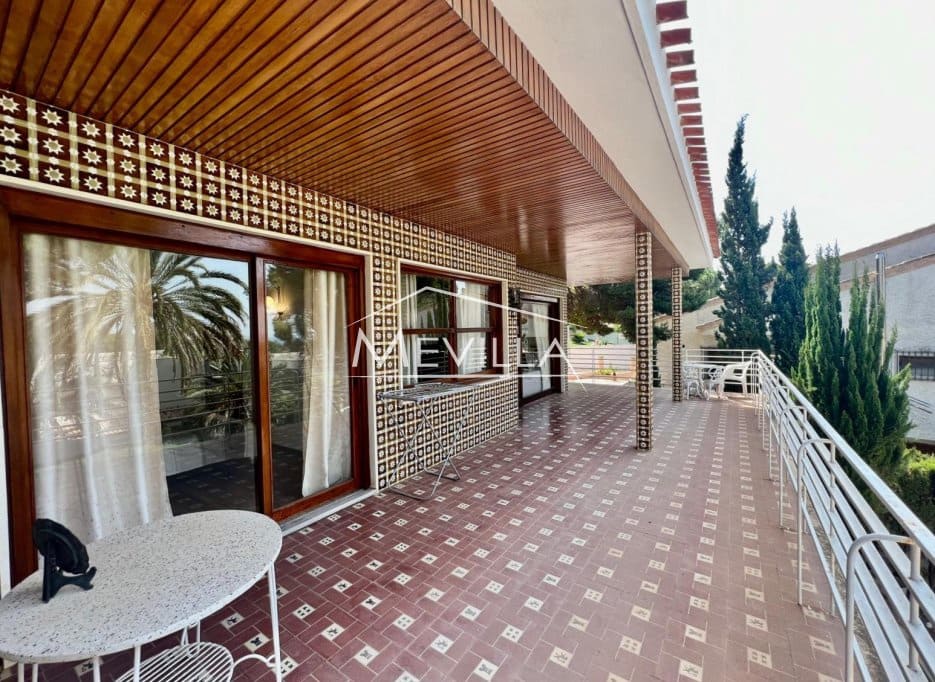 4 Zimmer Villa zu verkaufen in Campoamor mit Pool Garage - 775.000 € (Ref: 9207482)