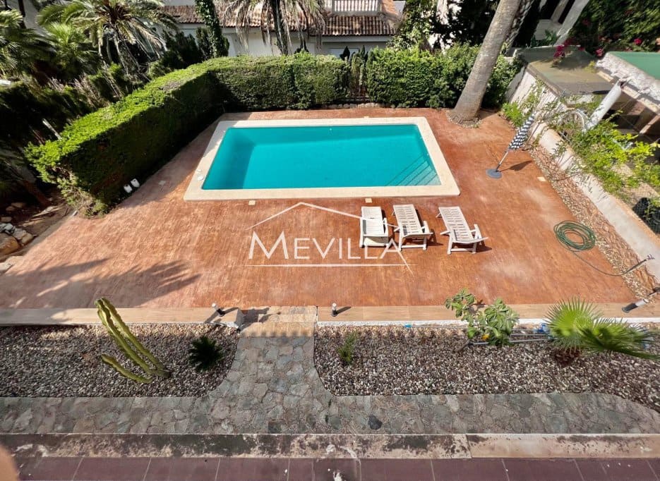 4 Zimmer Villa zu verkaufen in Campoamor mit Pool Garage - 775.000 € (Ref: 9207482)