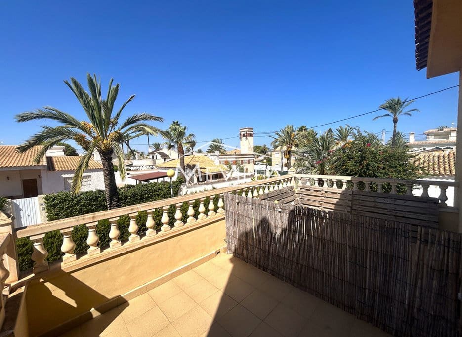 6 bedroom Villa for sale in Cabo Roig with pool garage - € 695,000 (Ref: 9221354)