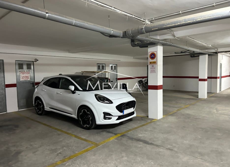 3 Zimmer Apartment zu verkaufen in Villamartin mit Pool Garage - 219.995 € (Ref: 9223692)