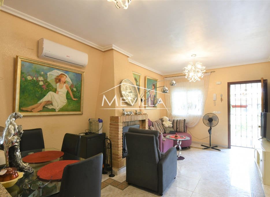 Chalet de 3 habitaciones en Playa Flamenca en venta con piscina garaje - 230.000 € (Ref: 9267773)