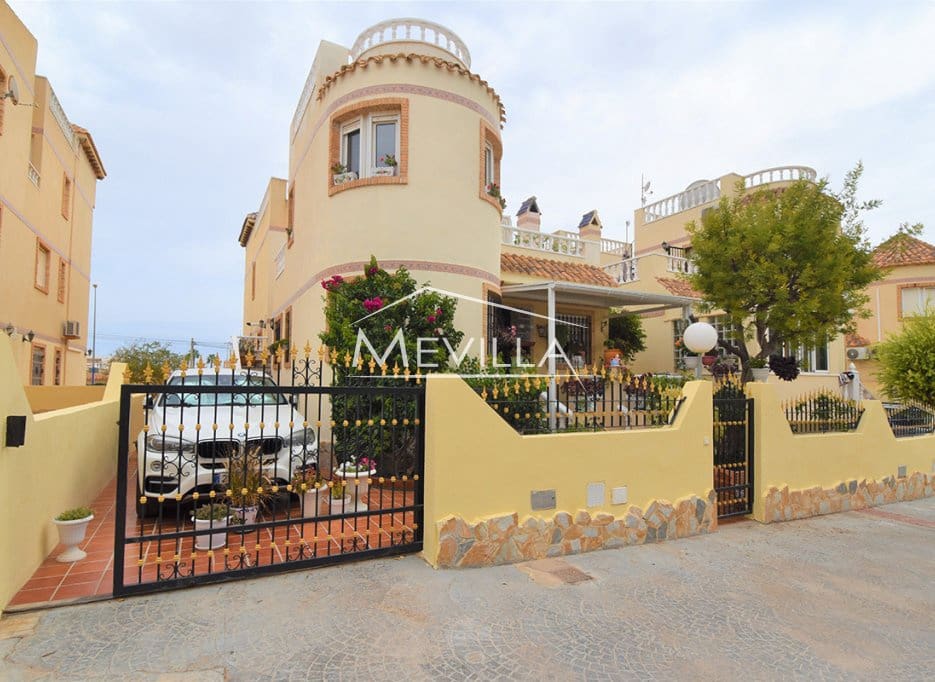 Chalet de 3 habitaciones en Playa Flamenca en venta con piscina garaje - 230.000 € (Ref: 9267773)