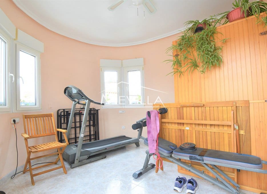 Chalet de 3 habitaciones en Playa Flamenca en venta con piscina garaje - 230.000 € (Ref: 9267773)