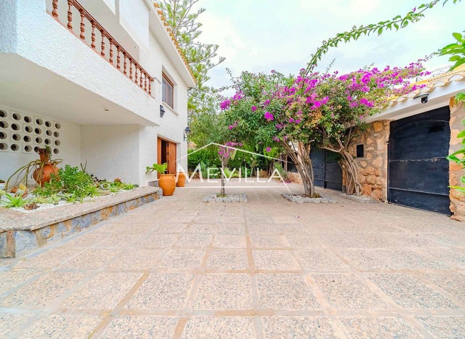 Chalet de 4 habitaciones en Campoamor en venta con piscina garaje - 695.000 € (Ref: 9309264)