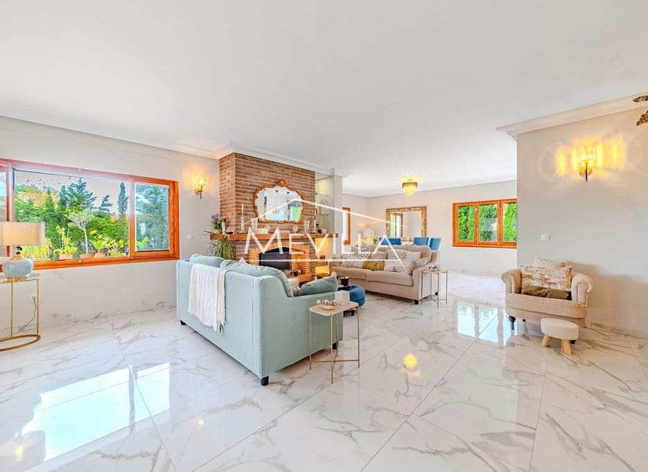 Chalet de 4 habitaciones en Campoamor en venta con piscina garaje - 695.000 € (Ref: 9309264)