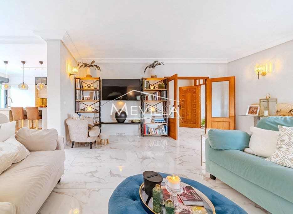 Chalet de 4 habitaciones en Campoamor en venta con piscina garaje - 695.000 € (Ref: 9309264)