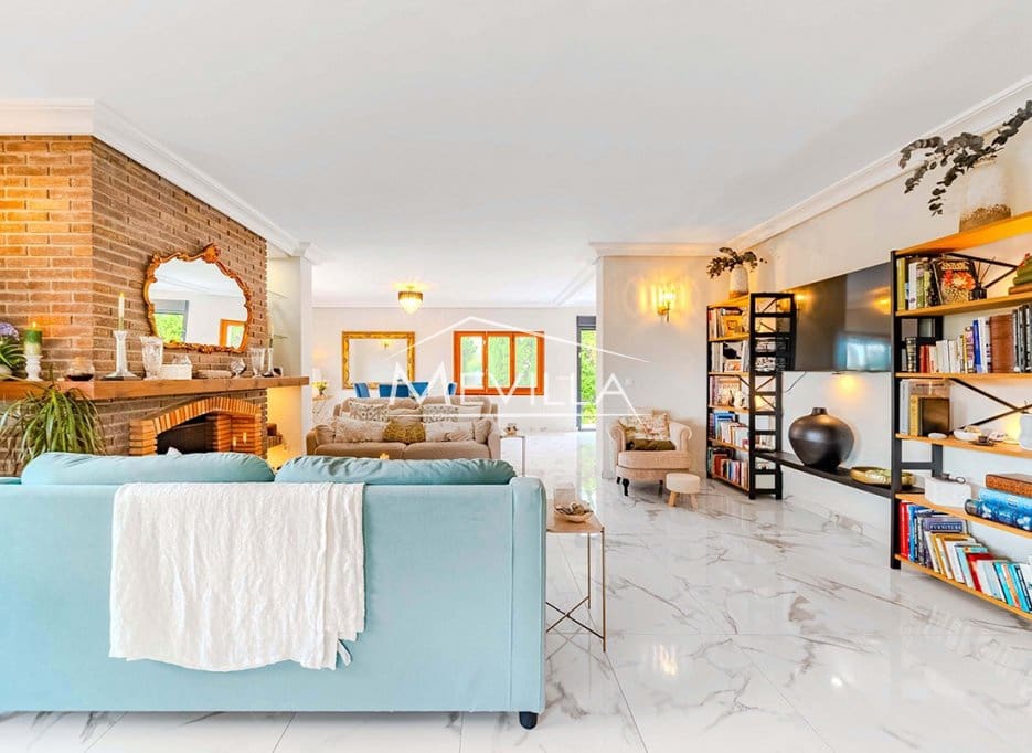 Chalet de 4 habitaciones en Campoamor en venta con piscina garaje - 695.000 € (Ref: 9309264)