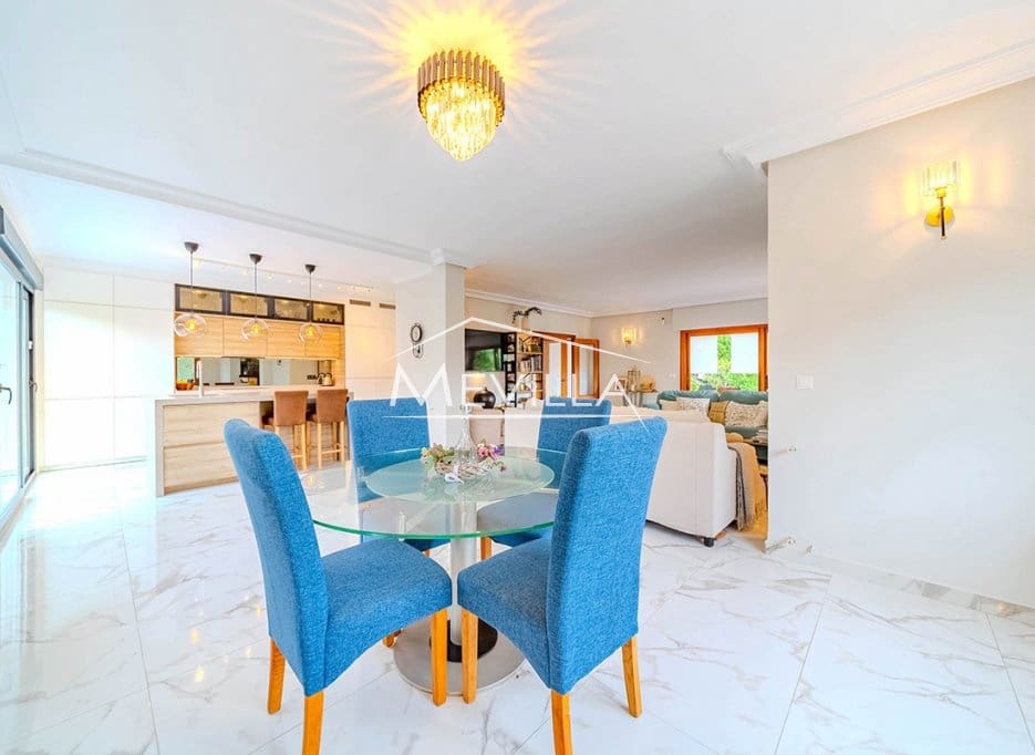 Chalet de 4 habitaciones en Campoamor en venta con piscina garaje - 695.000 € (Ref: 9309264)