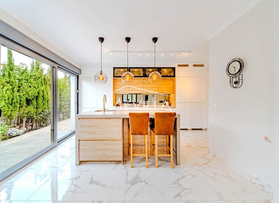 Chalet de 4 habitaciones en Campoamor en venta con piscina garaje - 695.000 € (Ref: 9309264)