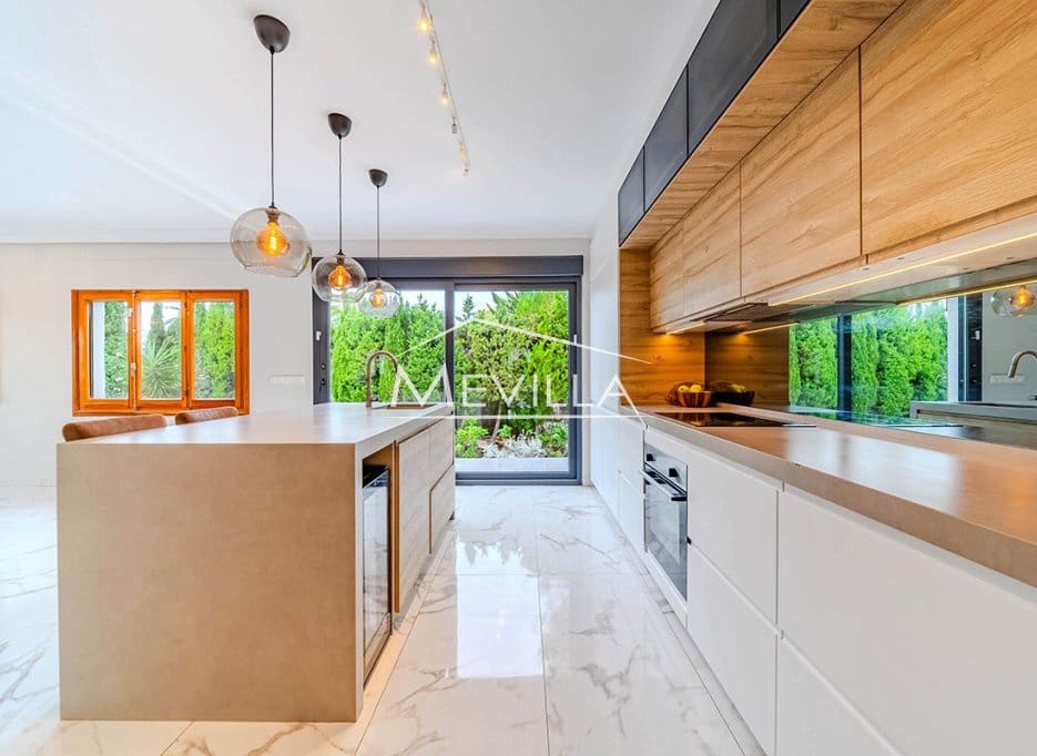 Chalet de 4 habitaciones en Campoamor en venta con piscina garaje - 695.000 € (Ref: 9309264)