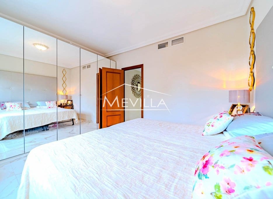 Chalet de 4 habitaciones en Campoamor en venta con piscina garaje - 695.000 € (Ref: 9309264)