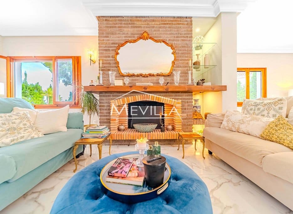 Chalet de 4 habitaciones en Campoamor en venta con piscina garaje - 695.000 € (Ref: 9309264)