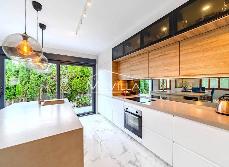 Chalet de 4 habitaciones en Campoamor en venta con piscina garaje - 695.000 € (Ref: 9309264)