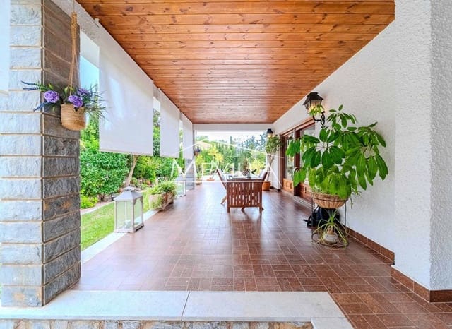 Chalet de 4 habitaciones en Dehesa de Campoamor, Orihuela en venta con piscina garaje - 695.000 € (Ref: 9309264)