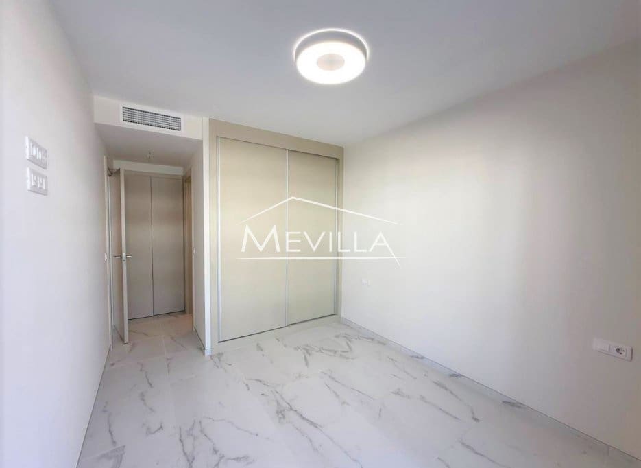 Apartamento de 2 habitaciones en Playa Flamenca en venta con piscina garaje - 374.000 € (Ref: 9345663)