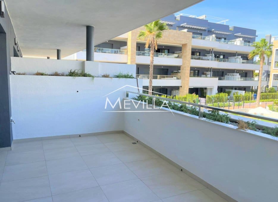 Apartamento de 2 habitaciones en Playa Flamenca en venta con piscina garaje - 374.000 € (Ref: 9345663)