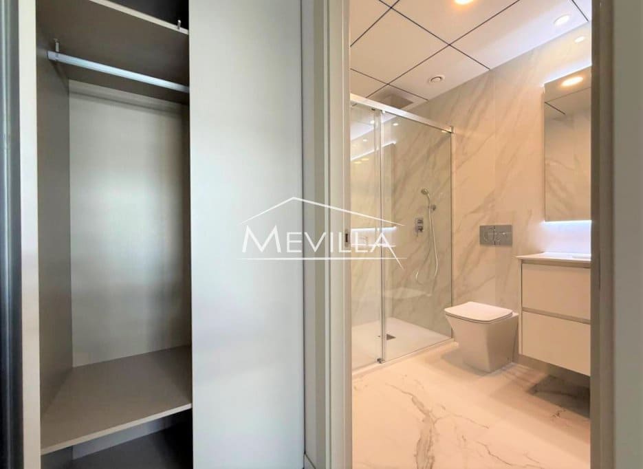 Apartamento de 2 habitaciones en Playa Flamenca en venta con piscina garaje - 374.000 € (Ref: 9345663)