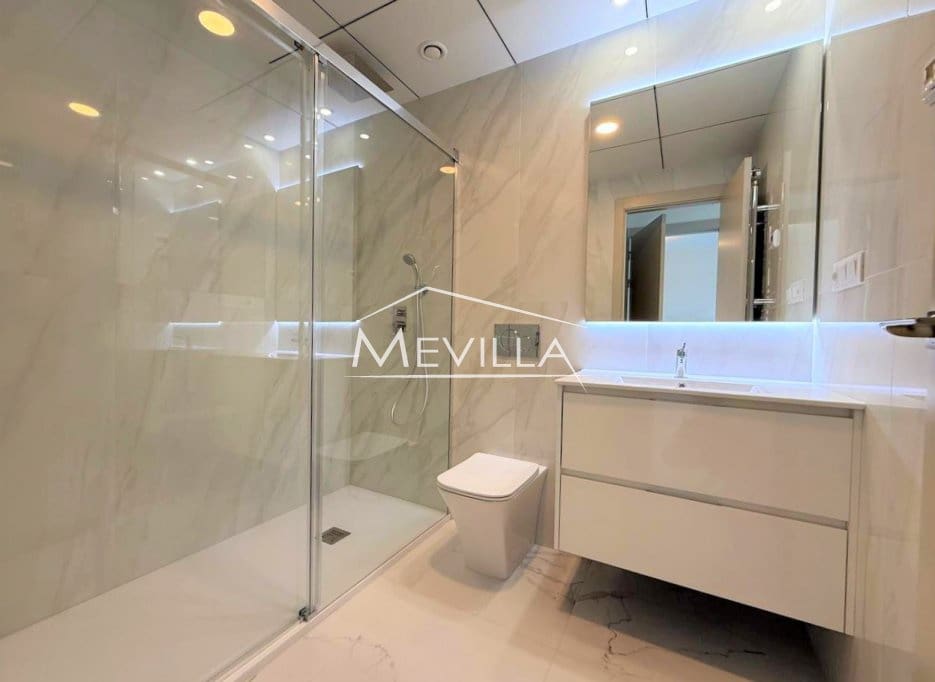 Apartamento de 2 habitaciones en Playa Flamenca en venta con piscina garaje - 374.000 € (Ref: 9345663)