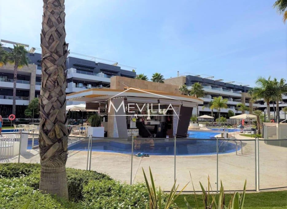 Apartamento de 2 habitaciones en Playa Flamenca en venta con piscina garaje - 374.000 € (Ref: 9345663)