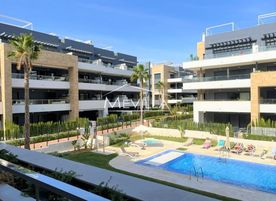 Apartamento de 2 habitaciones en Playa Flamenca en venta con piscina garaje - 374.000 € (Ref: 9345663)