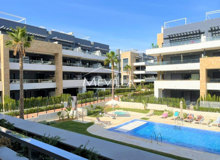 Apartamento de 2 habitaciones en Playa Flamenca en venta con piscina garaje - 374.000 € (Ref: 9345663)