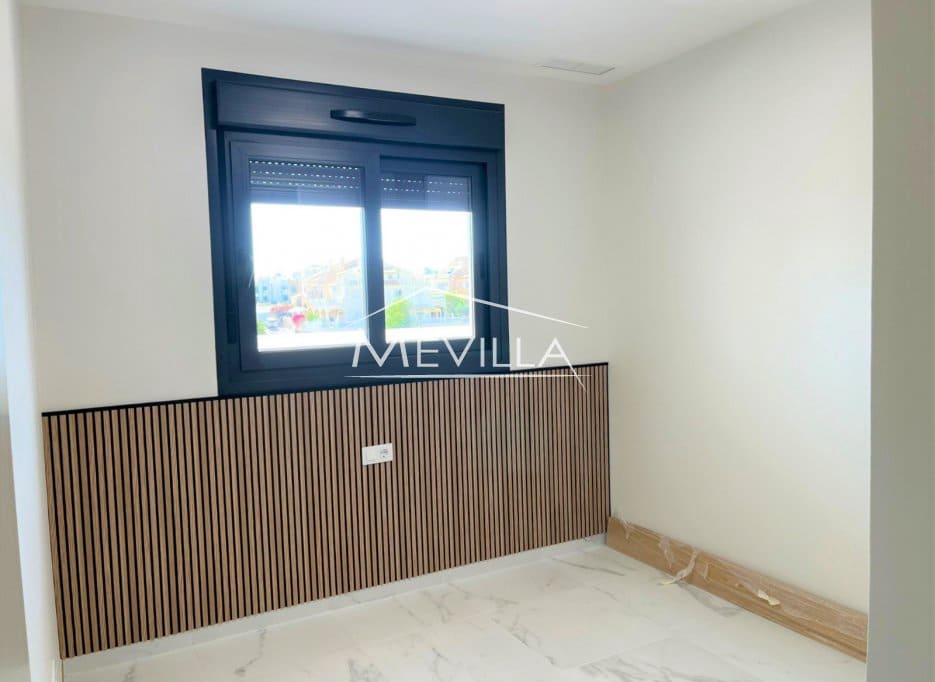 Apartamento de 2 habitaciones en Playa Flamenca en venta con piscina garaje - 374.000 € (Ref: 9345663)