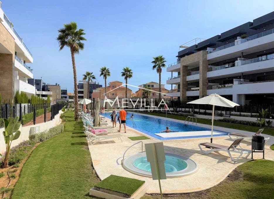 Apartamento de 2 habitaciones en Playa Flamenca en venta con piscina garaje - 374.000 € (Ref: 9345663)