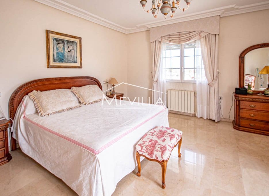Chalet de 5 habitaciones en Los Balcones en venta con piscina garaje - 785.000 € (Ref: 9352102)