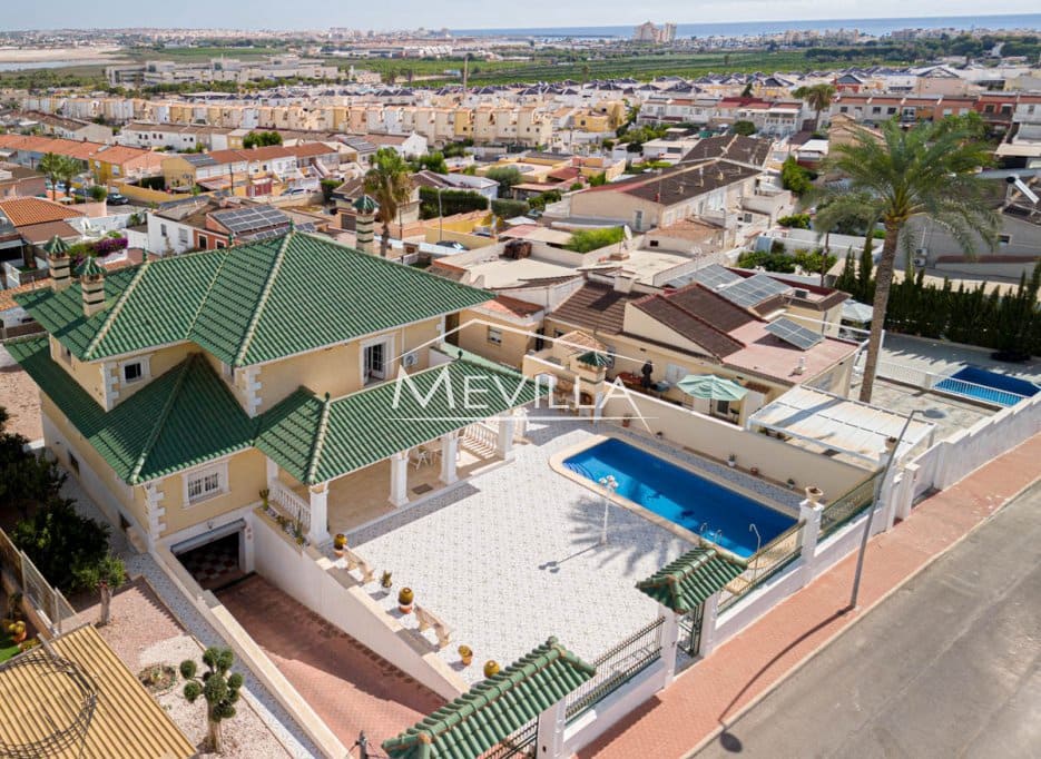 Chalet de 5 habitaciones en Los Balcones en venta con piscina garaje - 785.000 € (Ref: 9352102)