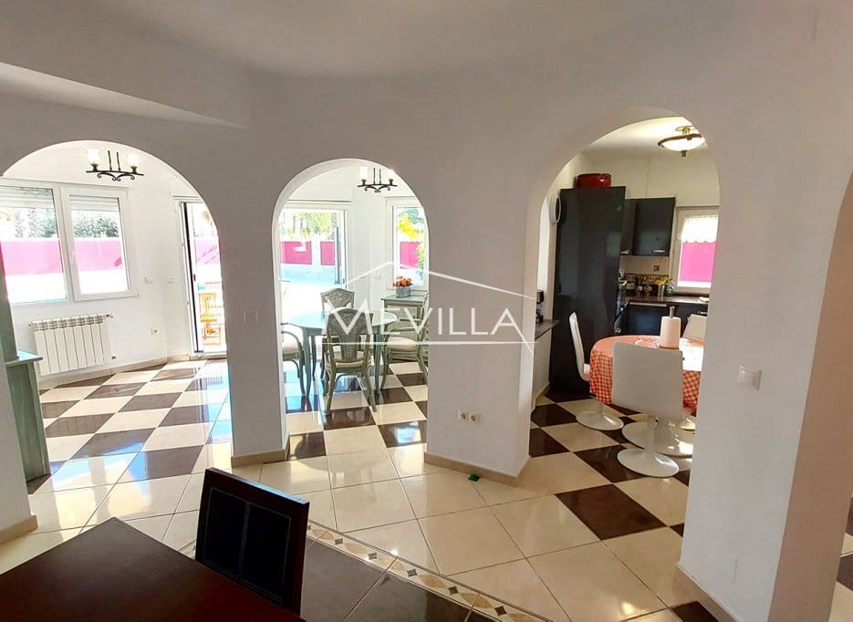 4 makuuhuone Huvila myytävänä paikassa Cabo Roig mukana uima-altaan 
autotalli - 1 250 000 € (Ref: 9383202)