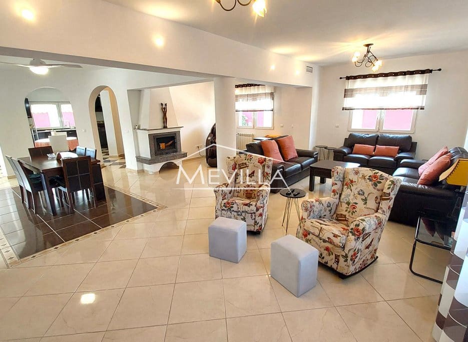 4 makuuhuone Huvila myytävänä paikassa Cabo Roig mukana uima-altaan 
autotalli - 1 250 000 € (Ref: 9383202)