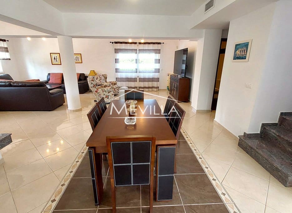 4 makuuhuone Huvila myytävänä paikassa Cabo Roig mukana uima-altaan 
autotalli - 1 250 000 € (Ref: 9383202)