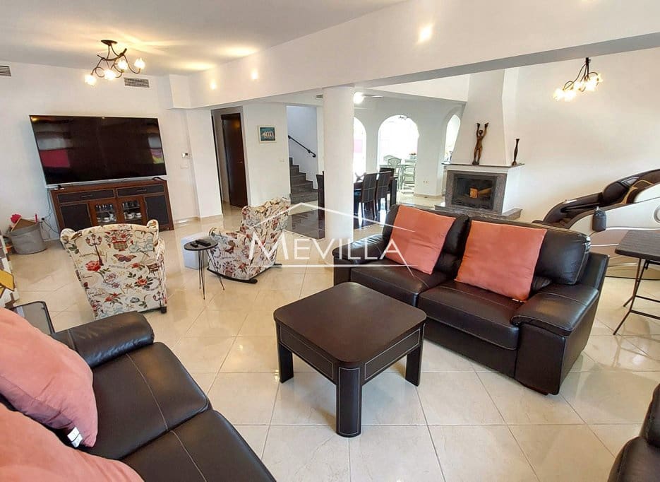 4 makuuhuone Huvila myytävänä paikassa Cabo Roig mukana uima-altaan 
autotalli - 1 250 000 € (Ref: 9383202)