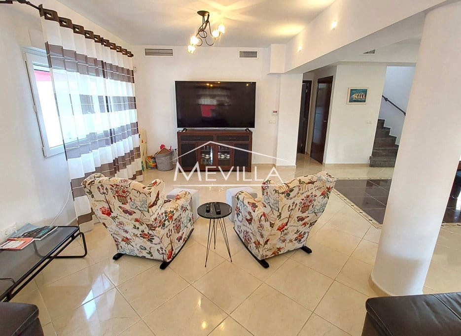 4 makuuhuone Huvila myytävänä paikassa Cabo Roig mukana uima-altaan 
autotalli - 1 250 000 € (Ref: 9383202)