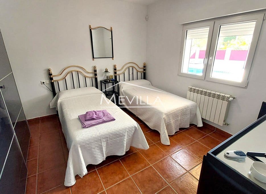 4 makuuhuone Huvila myytävänä paikassa Cabo Roig mukana uima-altaan 
autotalli - 1 250 000 € (Ref: 9383202)