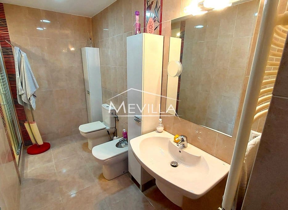 4 makuuhuone Huvila myytävänä paikassa Cabo Roig mukana uima-altaan 
autotalli - 1 250 000 € (Ref: 9383202)