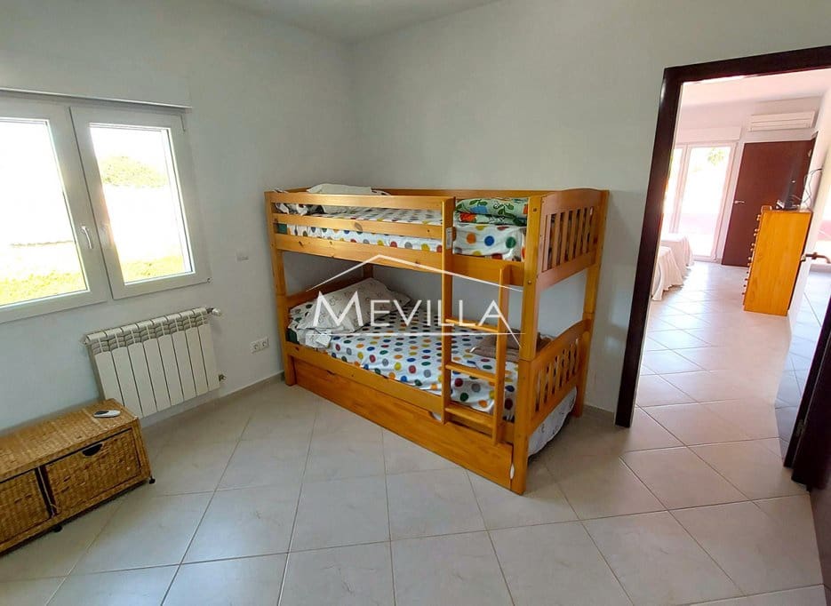 4 makuuhuone Huvila myytävänä paikassa Cabo Roig mukana uima-altaan 
autotalli - 1 250 000 € (Ref: 9383202)