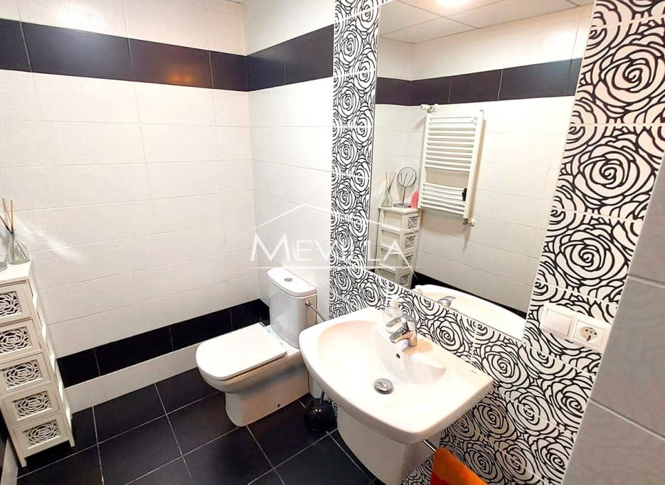 4 makuuhuone Huvila myytävänä paikassa Cabo Roig mukana uima-altaan 
autotalli - 1 250 000 € (Ref: 9383202)