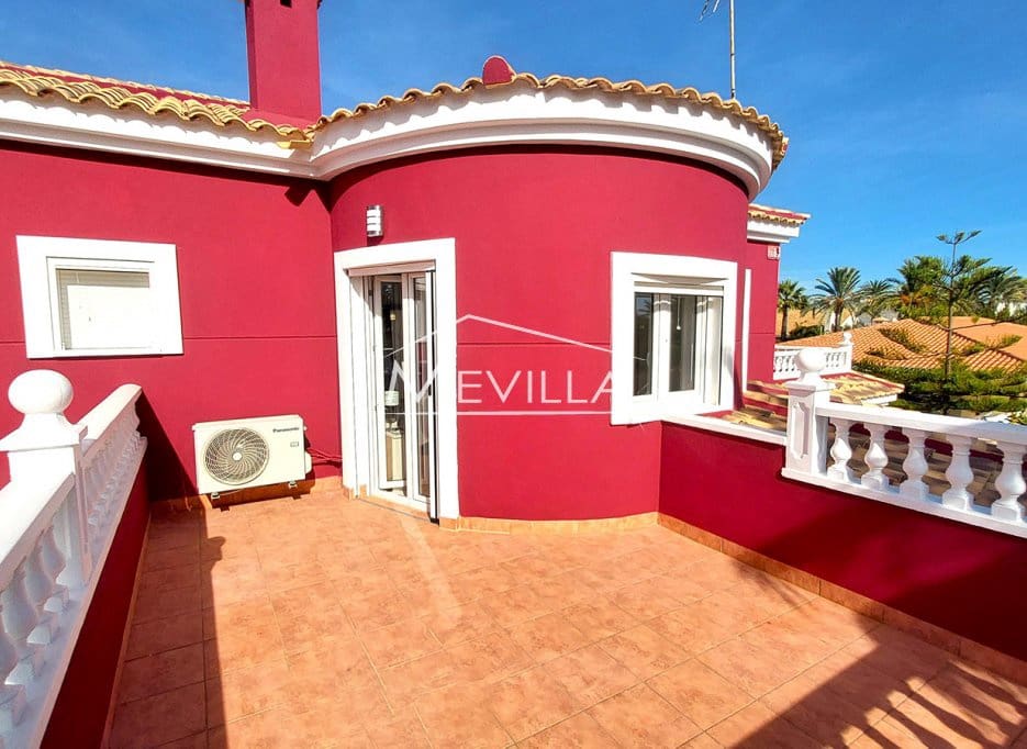 4 makuuhuone Huvila myytävänä paikassa Cabo Roig mukana uima-altaan 
autotalli - 1 250 000 € (Ref: 9383202)