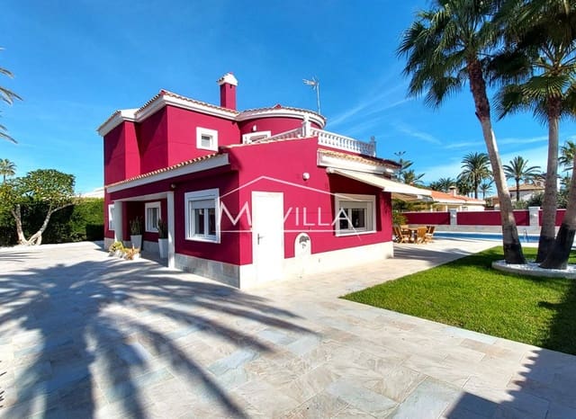 4 makuuhuone Huvila myytävänä paikassa Cabo Roig, Orihuela mukana uima-altaan 
autotalli - 1 250 000 € (Ref: 9383202)