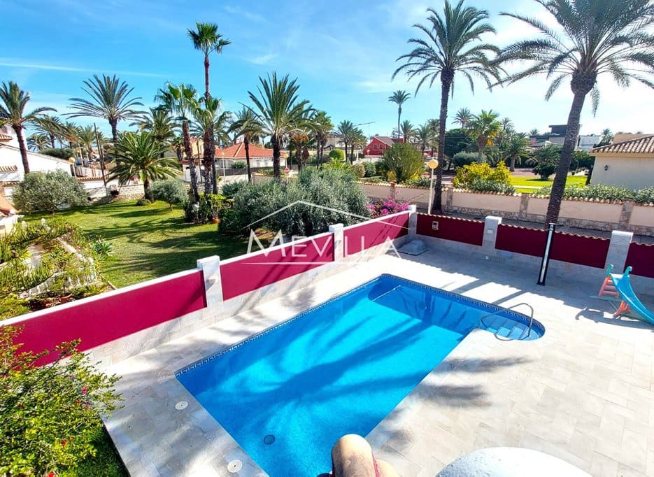 4 makuuhuone Huvila myytävänä paikassa Cabo Roig mukana uima-altaan 
autotalli - 1 250 000 € (Ref: 9383202)