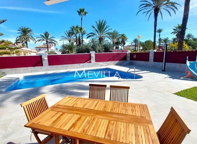 4 makuuhuone Huvila myytävänä paikassa Cabo Roig, Orihuela mukana uima-altaan 
autotalli - 1 250 000 € (Ref: 9383202)