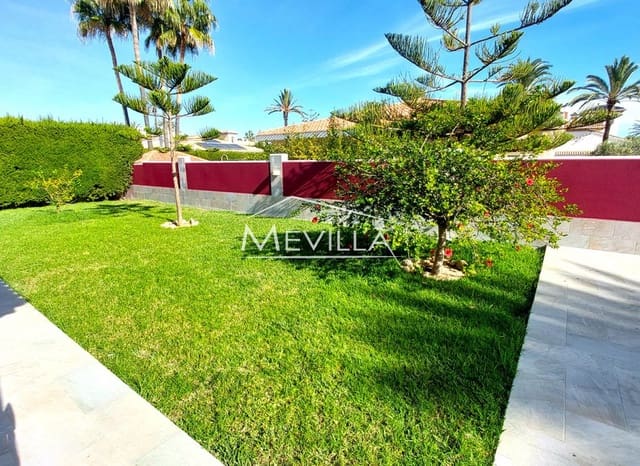 4 makuuhuone Huvila myytävänä paikassa Cabo Roig, Orihuela mukana uima-altaan 
autotalli - 1 250 000 € (Ref: 9383202)