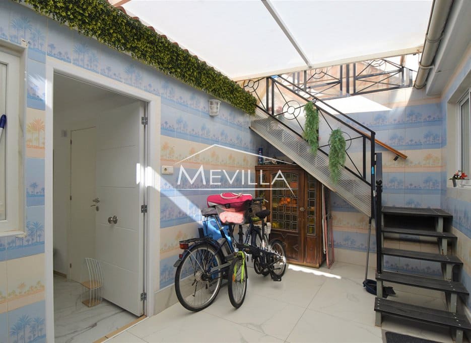 4 Zimmer Villa zu verkaufen in Torrevieja mit Garage - 249.900 € (Ref: 9405878)